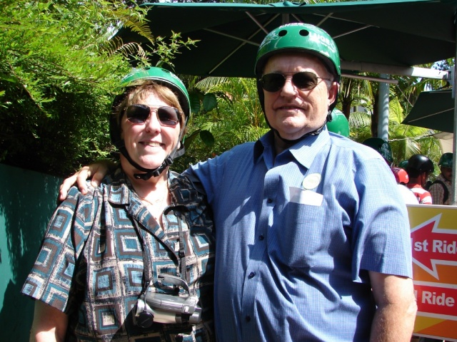 2008/03(March)/AroundTheWorld/1st 4 Stops/640x480_7 Singapore Ready for Luge ride.JPG